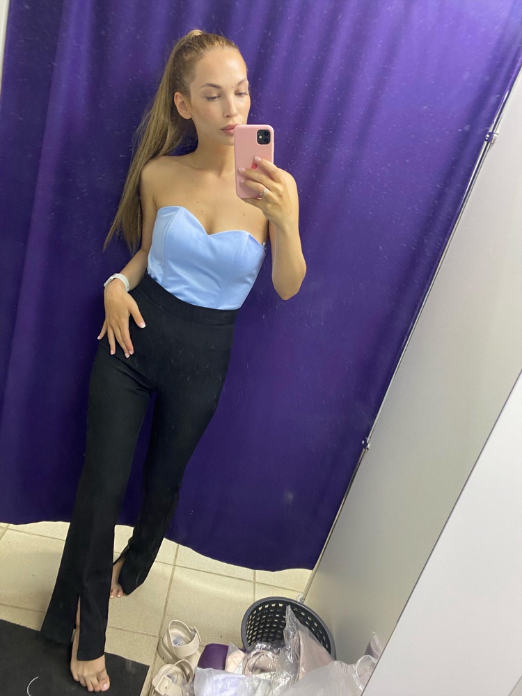 Фасон супер! Но молния ужасная( выкупила, буду сама подшивать 