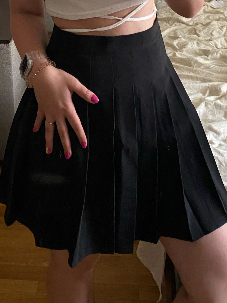 Отличная юбочка, комфортная длина. Плотная ткань.