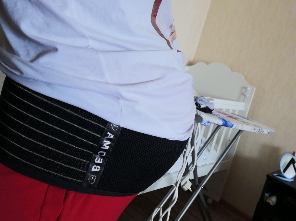 Удобный в применении, ещё и до и после можно носить, не чувствуется тяжесть в спине.