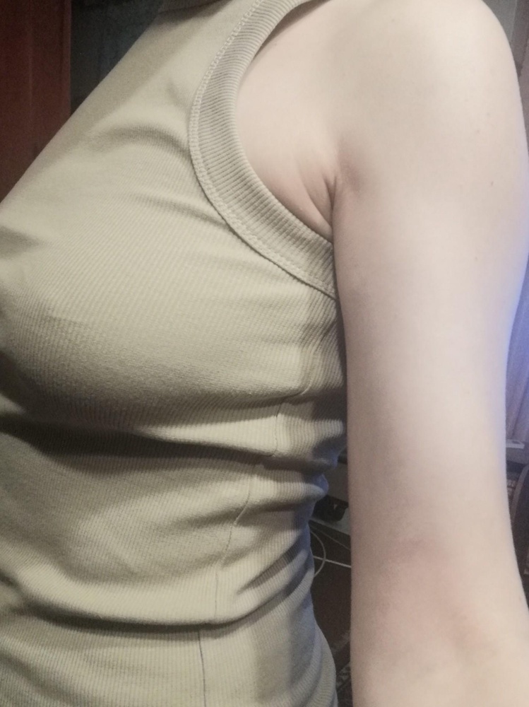 Суперская майка, я очень довольна, плотная, приятная к телу. Планирую носить летом без лифа!
На рост 176 и размер 44,не короткая, села хорошо. Спасибо производителю! Закажу ещё одну!