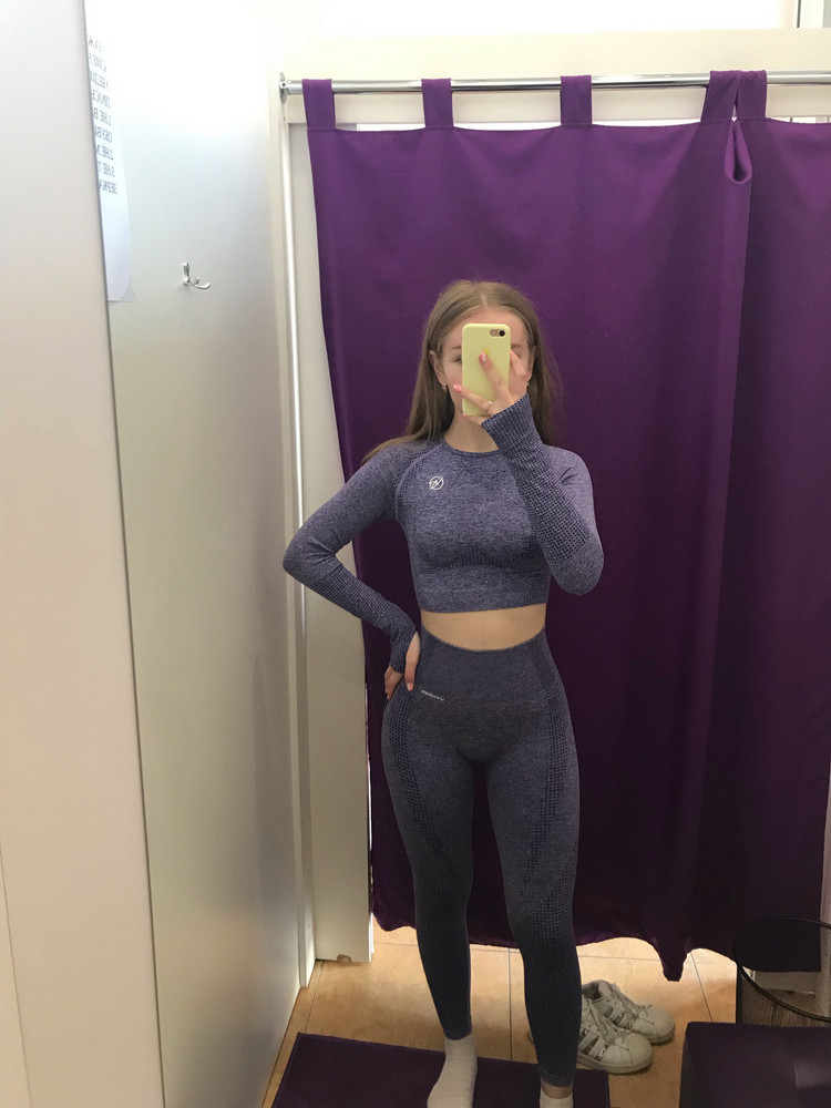 Классное качество, сел очень круто, цвет темнее, чем на фото, но не критично, главное, что сидит очень круто, ещё и за 1400 рублей😍