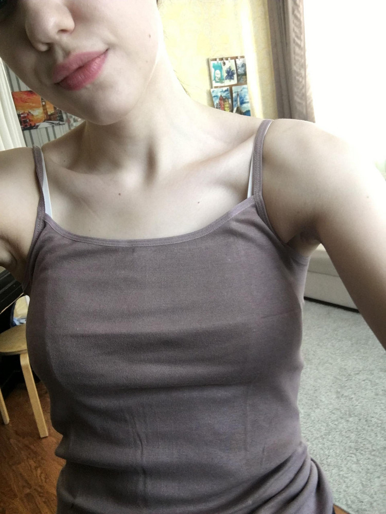 Очень приятная к телу, длинная, тянется. Строчки ровные. Очень довольна покупкой. Брала для дома, но можно и пол рубашку на выход носить.