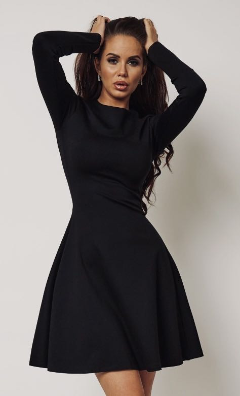 Заказ пришёл очень быстро, платье упаковано в хороший пакет. Качество понравилось к телу приятное, ткань плотная не просвечивает. Брали для фотосессии, подойдёт и на каждый день. Село на рост 168 и 153 на дочку то же хорошо будет в школу носить.