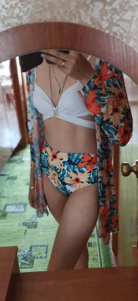 Красивый, накидка хорошая, сшит крепко качественно, размер ок. Спасибо, покупкой довольна