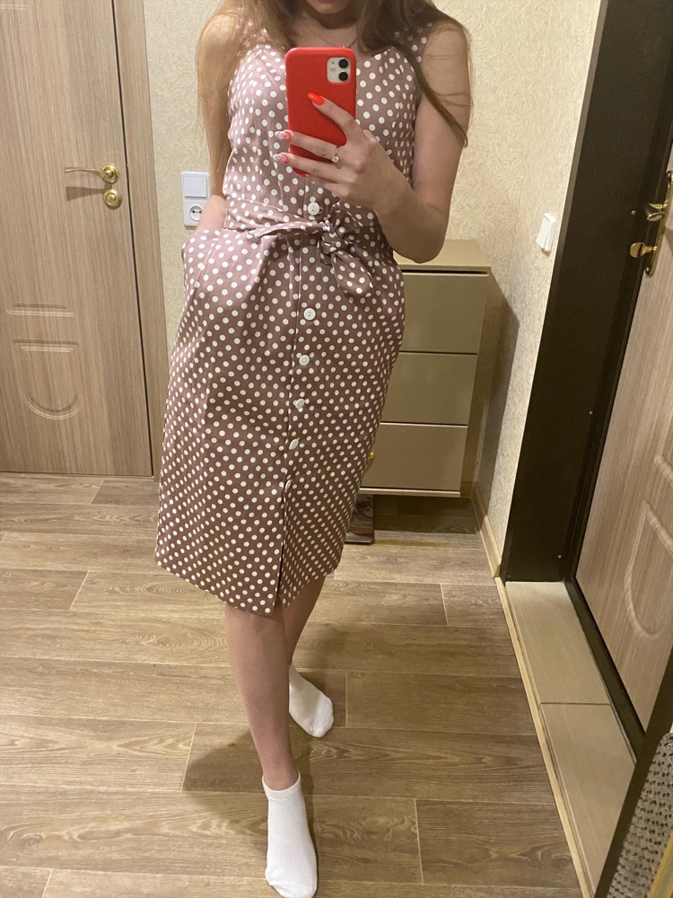 Сарафан очень понравился) на мой рост 170 и параметры 93-65-97 отлично подошел, заказала 44, обычно ношу 44-42! Сидит идеально, нитки не торчат, швы ровные) И состав ткани очень радует, летом в нем точно будет комфортно!