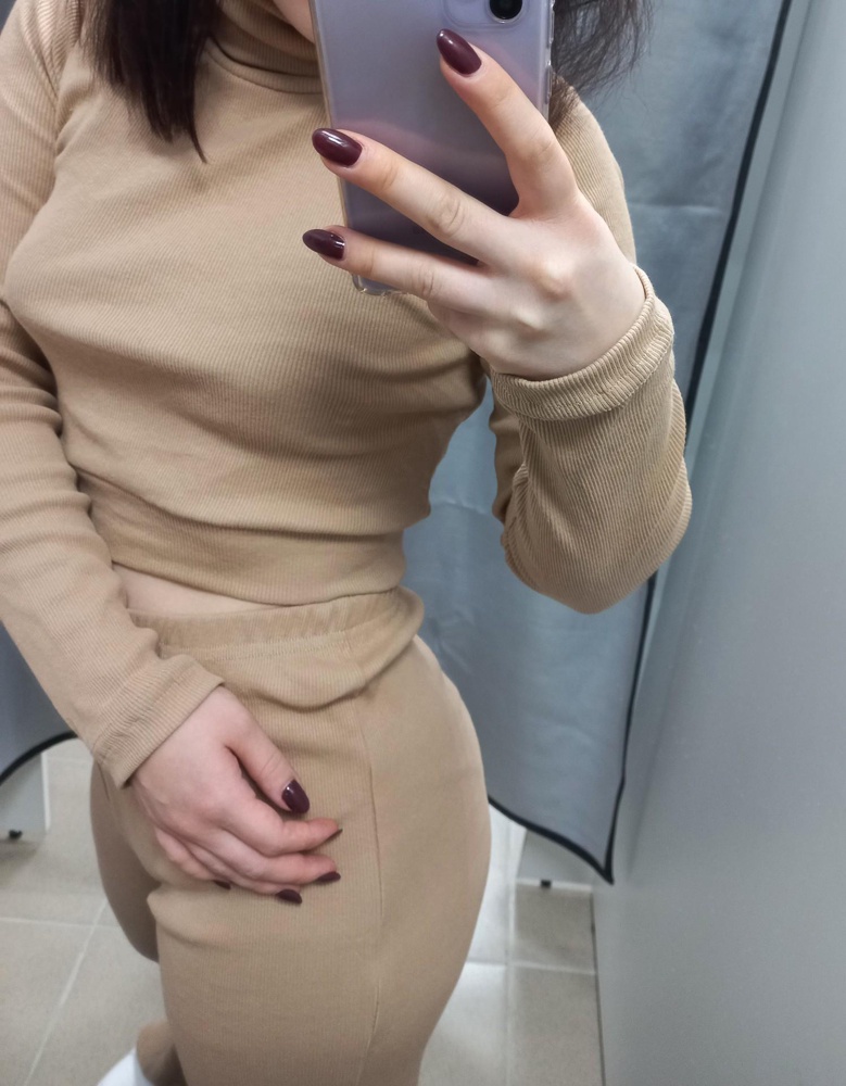 Прикольный костюм, но штаны какие то странные сзади кладка непонятная, возврат