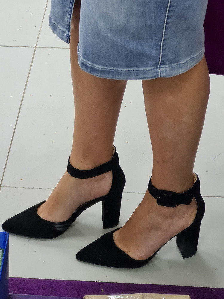 Подошли по размеру, но не по полноте, потому отказ, к сожалению, удобная колодка и каблук не чувствуется.