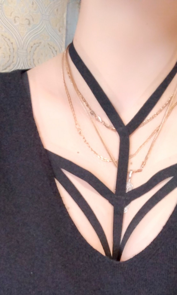 Смешная если честно😁 На большую грудь, у меня средняя.