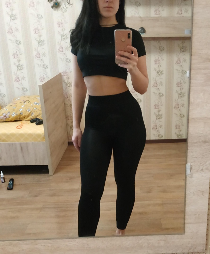 Хороший топ, но не уверена, что пойдет для зала. Полностью синтетический, как купальник. Взяла размер s для ог 86. Под грулью даже свободно