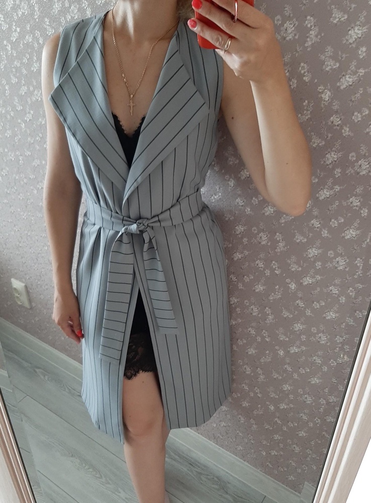 Сорочка отличная! Материал приятный к  телу, гипюр не колется, лямки регулируются, но учитывайте, что хорошо тянется. Размер соответствующий. Брала изначально под удлинённый пиджак, но ещё хочу взять для сна. Довольна покупкой.