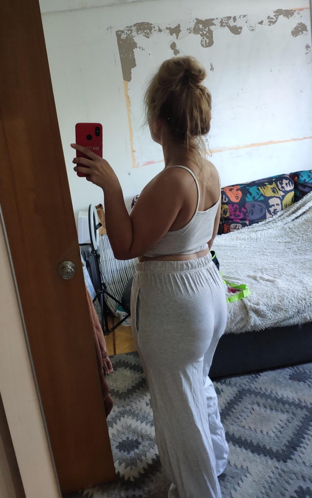 Пижама просто огонёк! 🔥 Мягкая удобная, комфортная! Сочные бомбиты, не бойтесь брать, сидит просто отменно! Всё недостатки скрывает;) Пришло, правда, в неприглядном виде, это немножко расстроило, но в целом офигенная пижамка! Отглажу и будет отлично смотреться;) На любую фигуру;) теперь возьму в других цветах;) спасибо большое "Твоё" и Вайлдберриз!