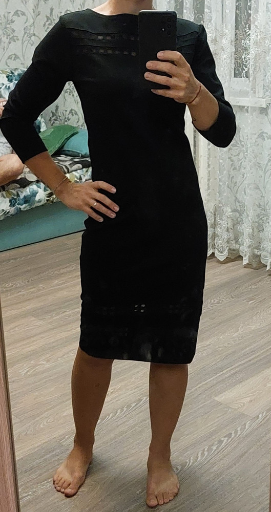 Не знаю,почему многие пишут что маломерит.мой размер 44,платье заказала 44...все идеально..качество отличное.приятное к телу.