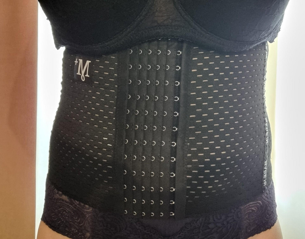 Заказала корсет, пришёл быстро, сел хорошо, я довольна😌