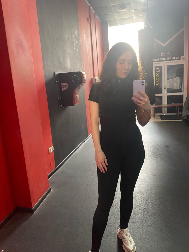 Суперский комбез! Впервые покупаю такого рода одежду, удобно заниматься в тренажерном зале, качество отличное! 