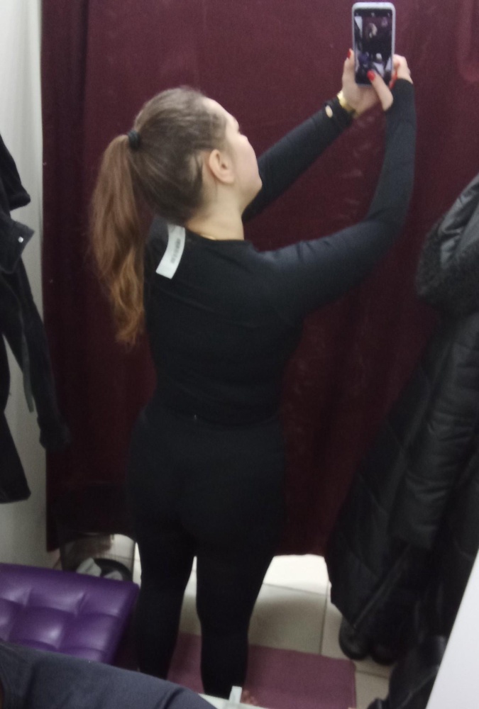 Костюм хороший, качество хорошее, плотный материал, размер соответствует L. Рекомендую.