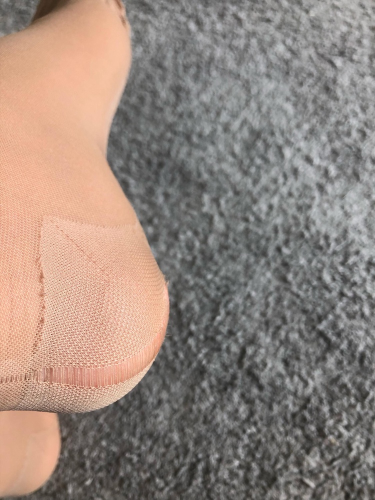 Через 5 дней нОски дырка на пятке🤦🏻‍♀️. На рост 158 и вес 56 кг подошёл размер 2. Колготки этой фирмы брала 3, сели как надо 