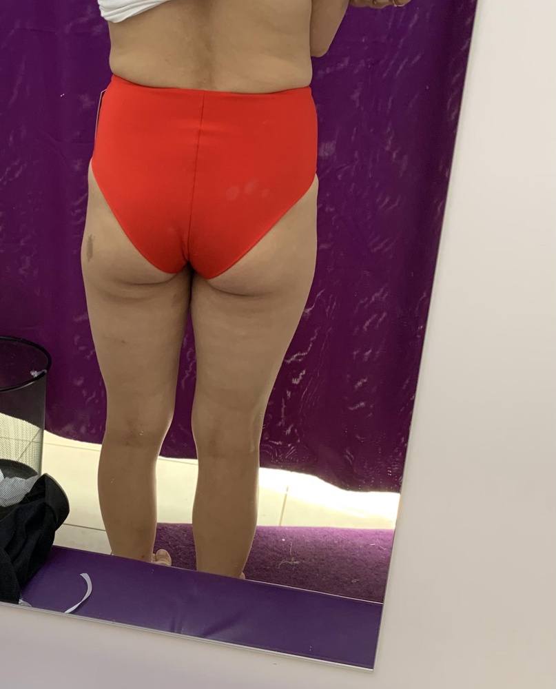 Эти плавки подойдут девушкам худеньким, с тонкой талией и округлыми бёдрами, мне они мой послеродовой животик только подчеркнули. Думала спрячу а получилось наоборот. Вернула товар.