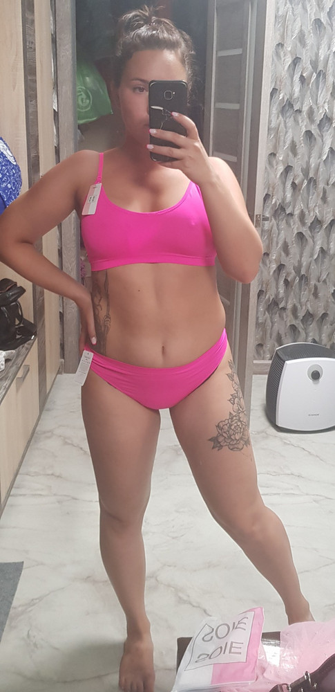 Ну цвет не красный, а ядовитая фуксия.
Очень лёгкий комплект. Соответствует размеру