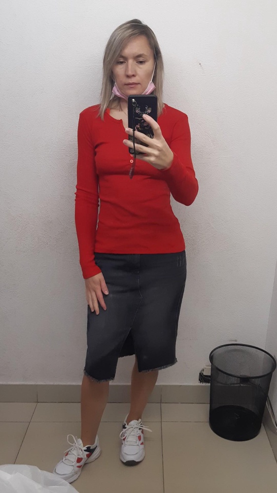 Кофточка понравилась,приятная к телу,ношу s  взяла по отзывам xs на рост 163 села так