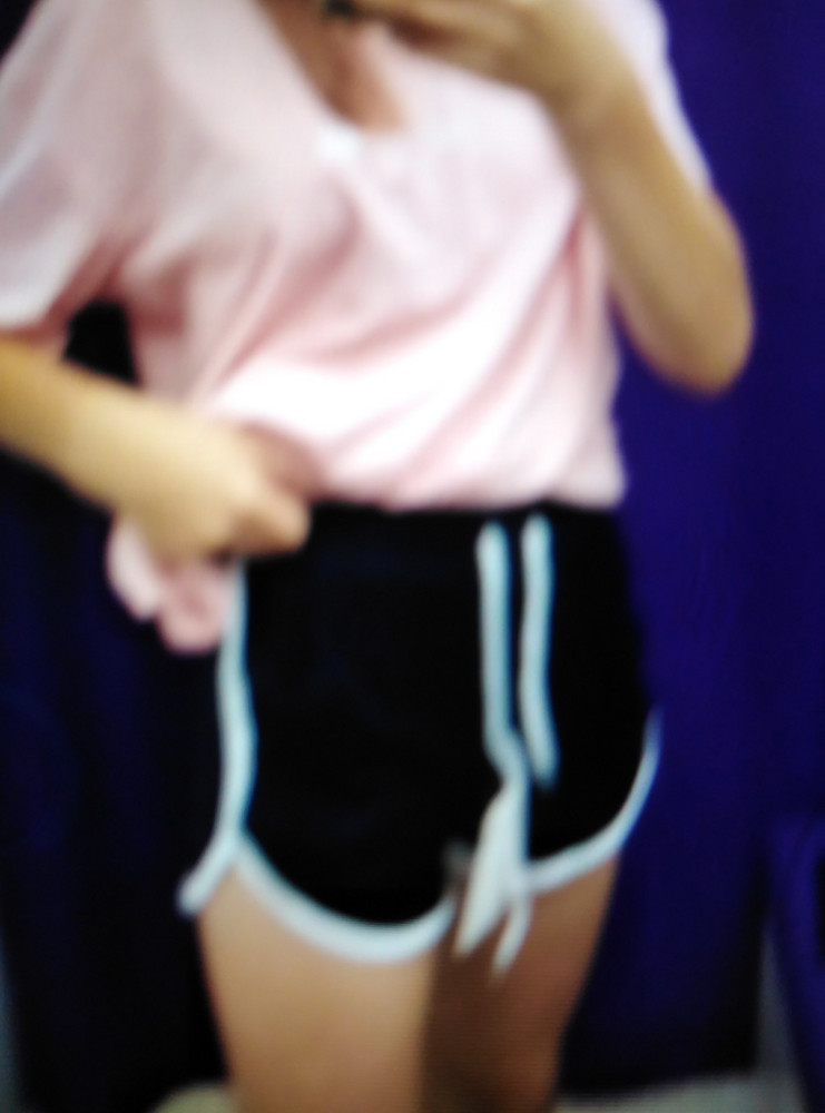 Очень маленькие шорты,  размер максимум 38, попал я брак,  порванные шорты,  хотелось бы чтобы возместили ущерб