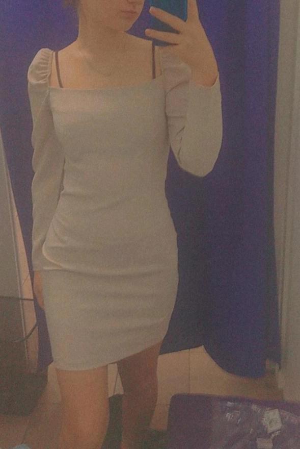 Платье шикарное)подчеркивает фигуру 😍