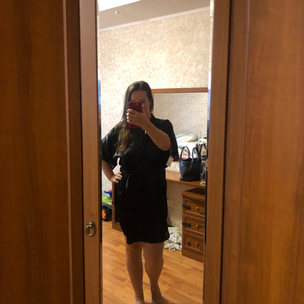 Халат супер!!! Ношу 50 размер сел хорошо, ткань приятная к телу и длина хорошая. Ещё закажу сорочку. Рекомендую 