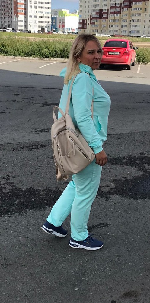 Отличный костюм, качество супер, чуть длиноваты штаны, но так как рост у меня маленький,  это нормально.