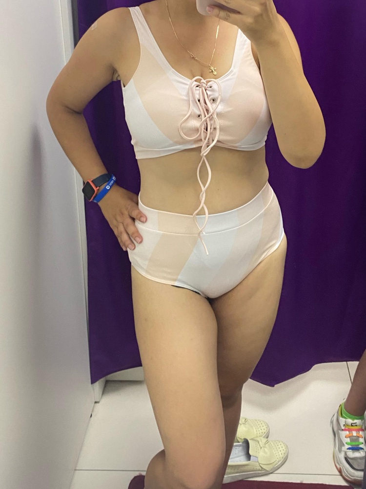 Все отлично! Одно !но!  На фото цвет купальника в разы ярче 😞