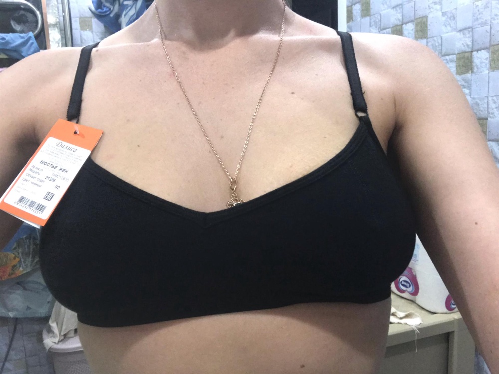 На ог 90, под грудью 80. Держит хорошо, плотный👌🏻