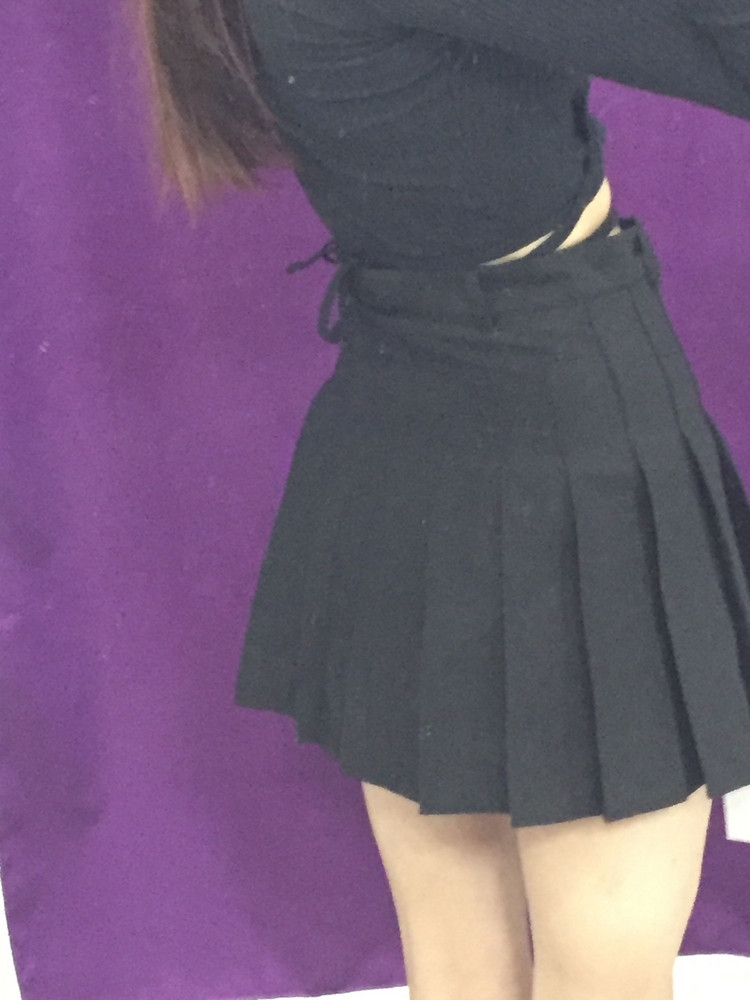 юбка суперская, и по ткани и в принципе, но на рост 165 размер s она очень короткая, благо есть вшитые шортики. ремень тоже хорошенький