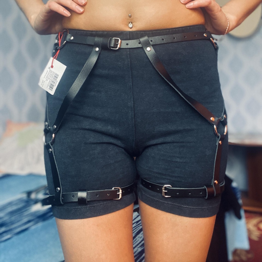 Все пришло в отличном состоянии, на ОБ 84 брала самый маленький размер xs/s, застежка впереди застегнулась почти на последнюю дырочку.