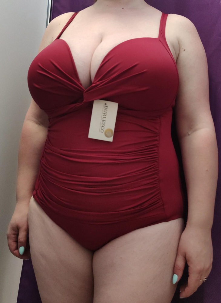 Прекрасный купальник! Для большой груди - просто находка! Спрятал животик за счёт сборки. Единственный недостаток - не очень удобная застежка. Долго понять не могли, как застегнуть.