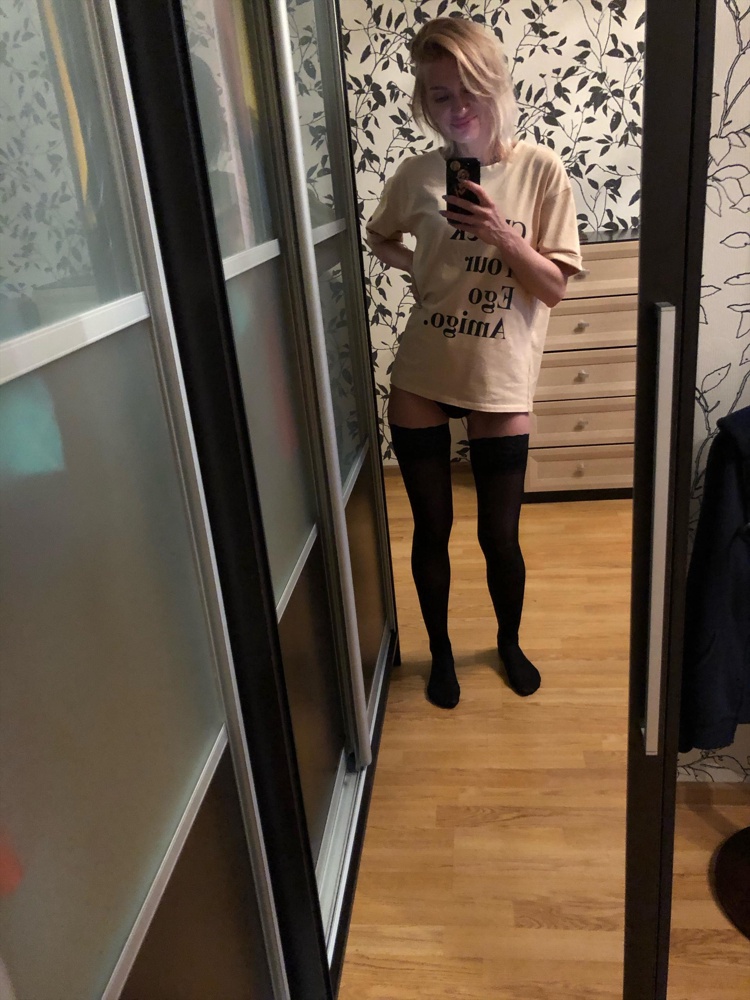 Чулочки просто замечательные🥰 Покупала для склеротерапии, прекрасная компрессия, очень комфортные, широкая резинка, совершенно не сползают, не скатываются. На свои параметры (в профиле) взяла самый маленький размер, подошли идеально! Первый раз одевала с помощью мамы, самой казалось натянуть не реально, но после операции достаточно спокойно с перчатками одела их самостоятельно, даже не смотря на очень длинные ногти🙈 Касаемо внешнего вида, ну очень красивые, приятные на ощупь, мягкие, ажурная вязка, я очень довольна, рекомендую однозначно! Всем приятных покупок🌹