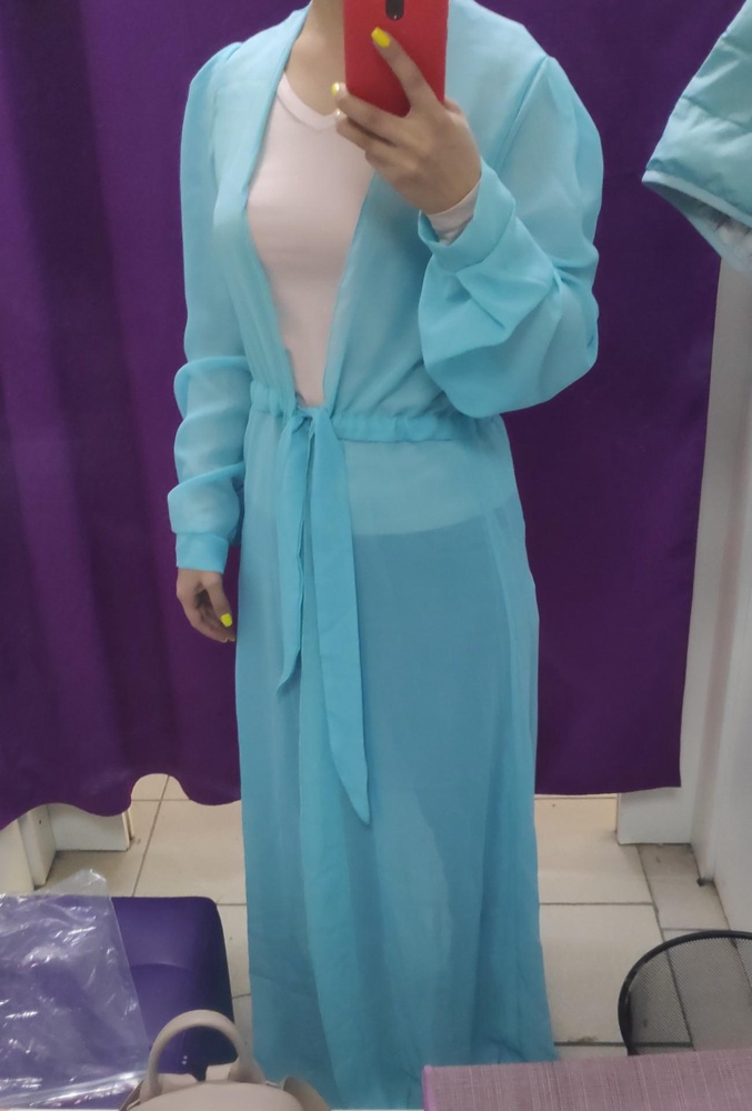 Цвет красивый, качество вроде тоже нормальное, пошив нормальный, нитки вроде не торчат, но блин РУКАВА НЕ ТАКИЕ!!! При этом ни у кого в отзывах не видела, чтобы с такими рукавами приходило... Можно сказать именно из-за таких рукавов брала именно здесь... Обидно... Возвращать не стала, потому что уже улетать нужно, нет времени менять