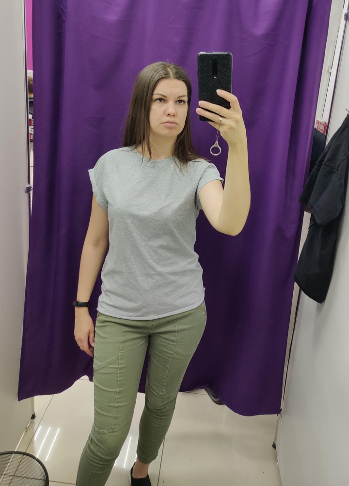 Вот самое интересное, что такую модель заказала в трех цветах, но серая хуже всех села. Оставила только черную