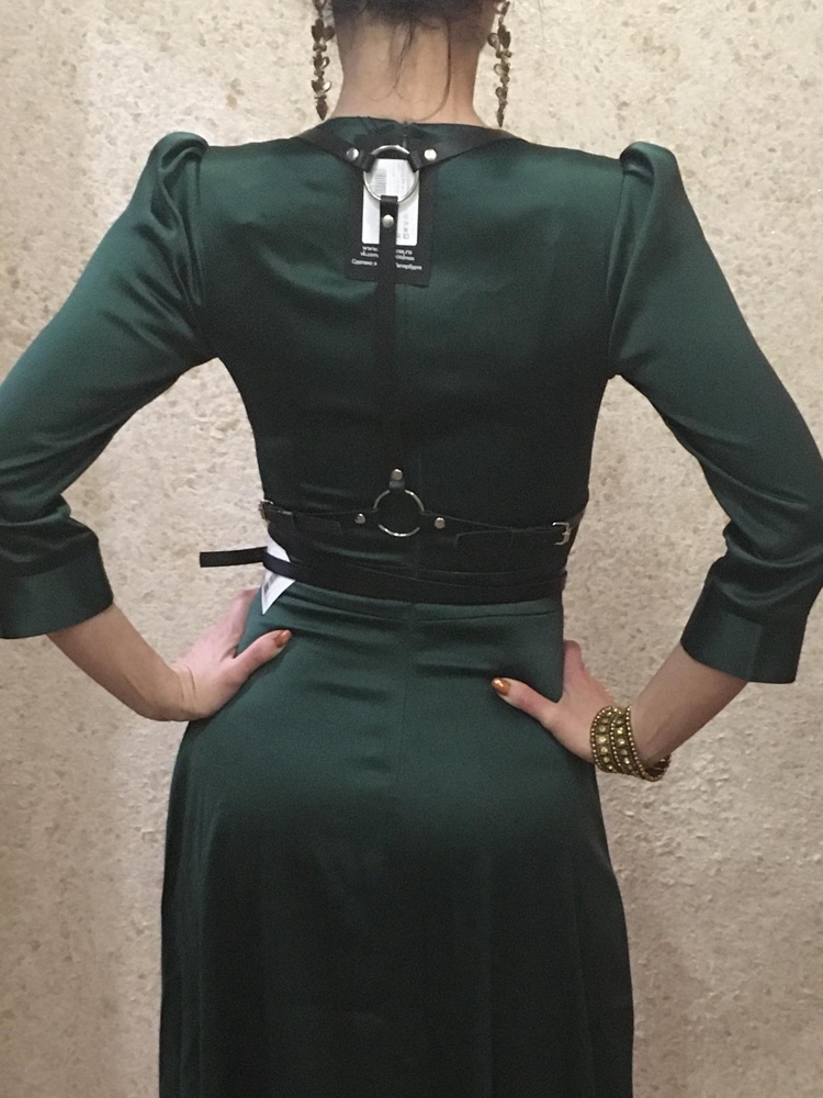 Сегодня приобрела эту портупею. Довольна очень!!! Качество отличное, никого постороннего запаха, лишнего клея нет! Спасибо.