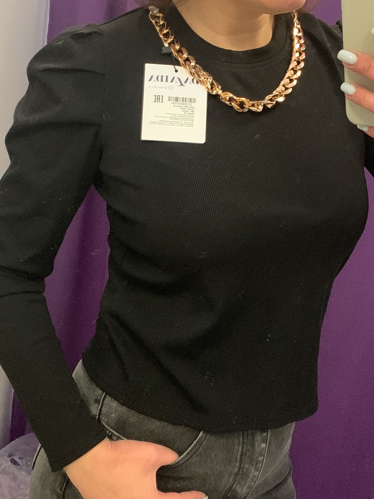 Кофта подошла по размеру и фасону,единственное- качество синтетика не очень приятна к телу,но оставила себе (цепочку можно убрать что очень удобно)