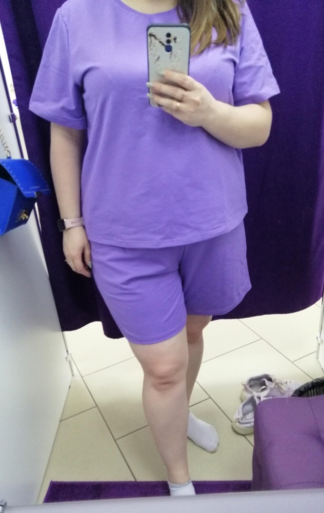 Хороший костюм, достаточно плотный.