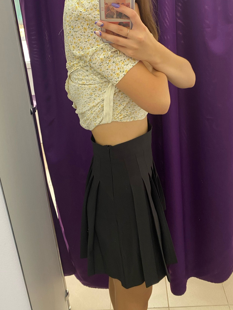 НЕ МАЛОМЕРИТ! повелась на другой отзыв, заказала на 42-44 размер 46. в итоге сильно большая. за день цена поднялась на 200 рублей, перезаказывать не буду, очень обидно. качество хорошее, и на рост 173 идеальная длина. теперь буду ждать, пока цена упадёт