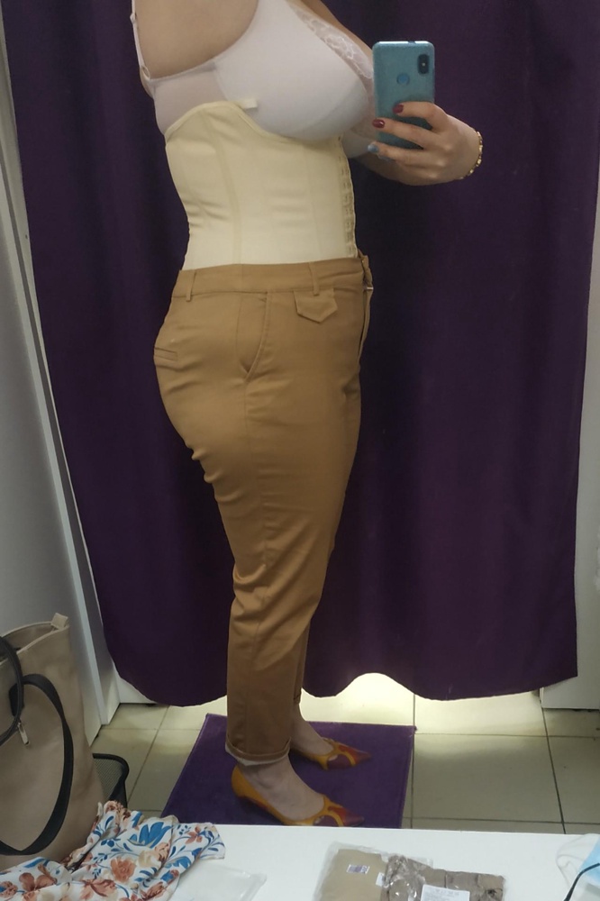 Затягивает отлично,мягкий, внутри хлопок.