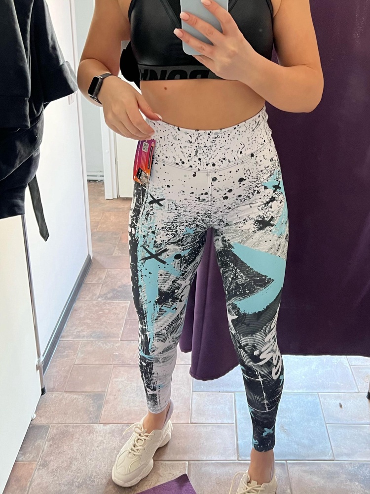 Ну на мне не сели вообще, по этому возврат по таблице размеров заказывала М но в итоге большие особенно  в талии и пошив какой то странный, очень высокие и это вставка болтается на талии лучше ее бы не было. Хотя материал и ткать качество очень понравилось плотные приятные к телу упаковано в зип упаковку с замком, качество не на 1500) больше, но пошив вообще не мое. Даже на моей спортивной попе сели странно. 