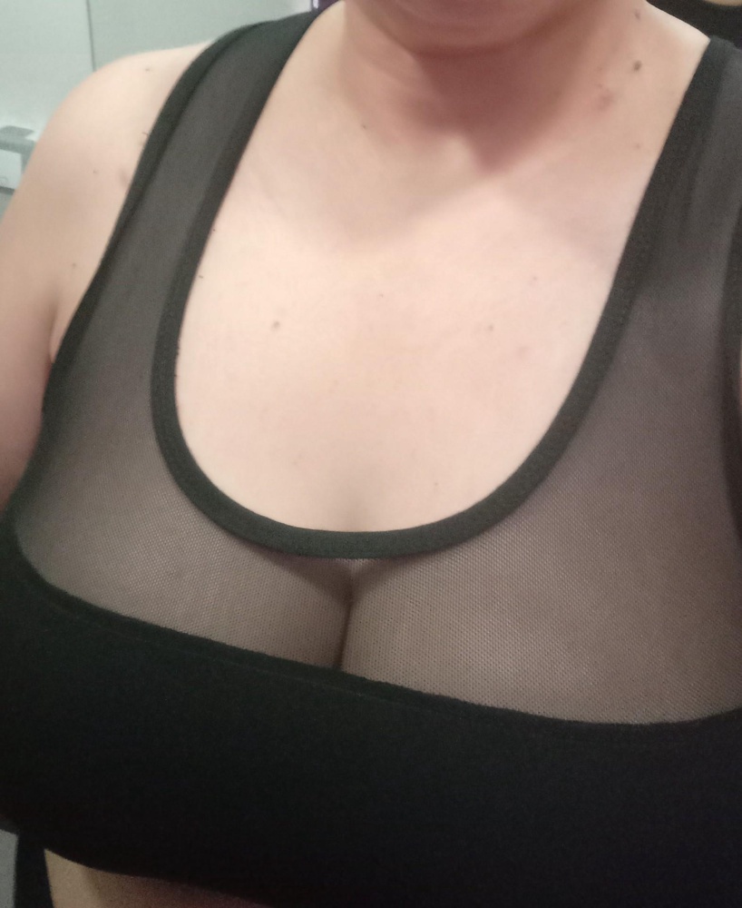 Хороший мягкий топ ,на о.г 113  опг 100 размер 2xl сел комфортно,пошив аккуратный, грудь не держит , брала как верх к купальнику ,рекомендую