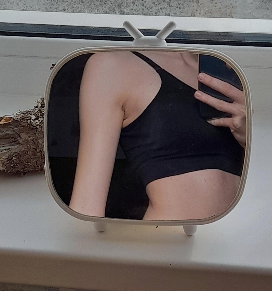 Совершенно простой топ
Заказать стоит