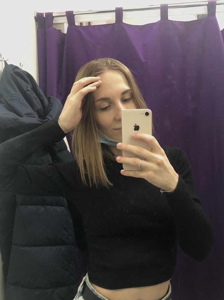 Боялась, что будет большая, но водолазка села прям как на модели 💔. Приятная на ощупь, лёгкая и не просвечивает. Однозначно советую 🔥