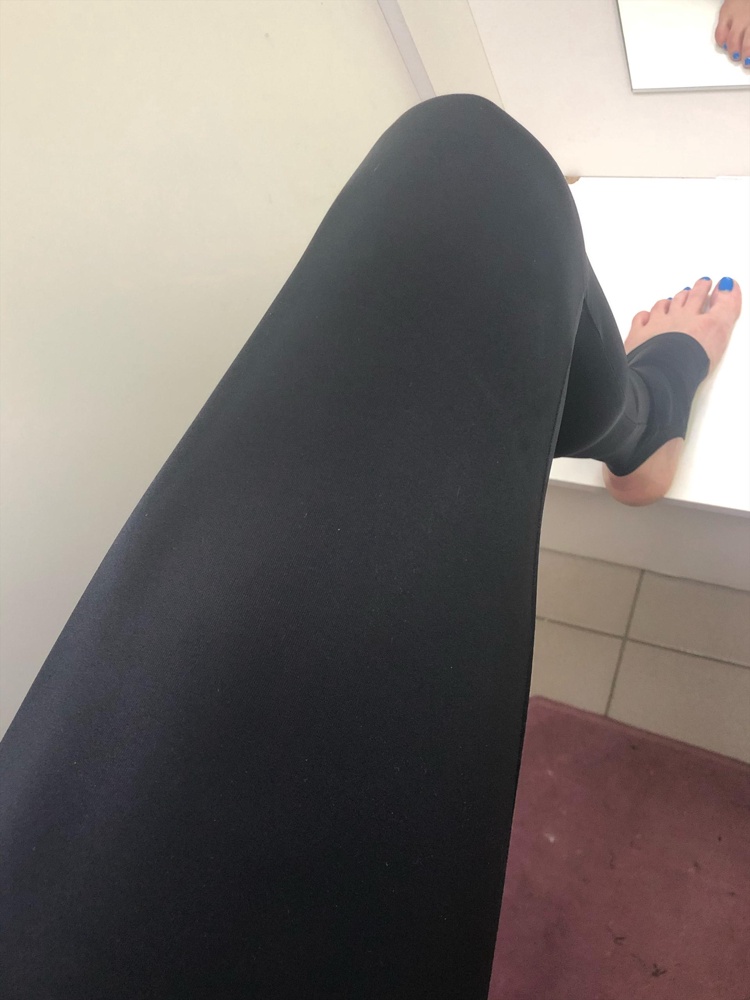 Классный! На мои 100-80-100 рост 169 прекрасно всё подошло. Плотный, гладкий. Надевать сложно))) Но сидит и ощущается очень хорошо! Завтра же опробую его в деле) Правда на моих фото он смотрится не так здорово, как в реальности - комбез действительно хорош! 