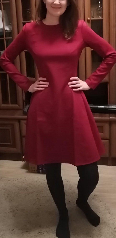 Платье очень понравилось, качественное, плотное, цвет яркий!