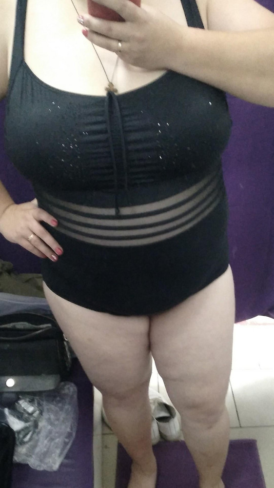 Купальник очень удобный.Самое главное там нет сзади дурацких застежек.