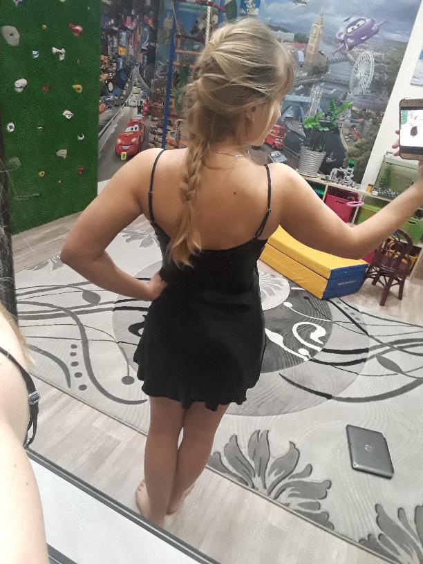 Отличный пеньюар! Заказала вместе с сорочкой этого же производителя (арт. 6993877). Всё обошлось около 1000р. Очень достойно выглядит! Сшито не "на скоряк", всё ровненько. Есть петельки для пояска и внутренние вязочки, для фиксации запАха.
спасибо, девочкам за фотографии, помогли с выбором! Делюсь своими, надеюсь будут полезны(параметры 93*73*96).