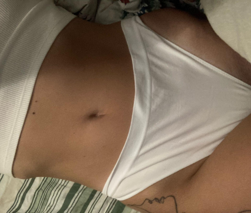 Лучшие стринги , идеальные . Они неощутимы, в попу не врезаются😀. Ткань , посадка, все супер. 