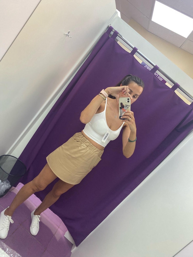 Конечно, за такую цену получить настолько крутой топ!!!! В нём всё идеально, посадка, крой, ткань. Заказала и в других цветах